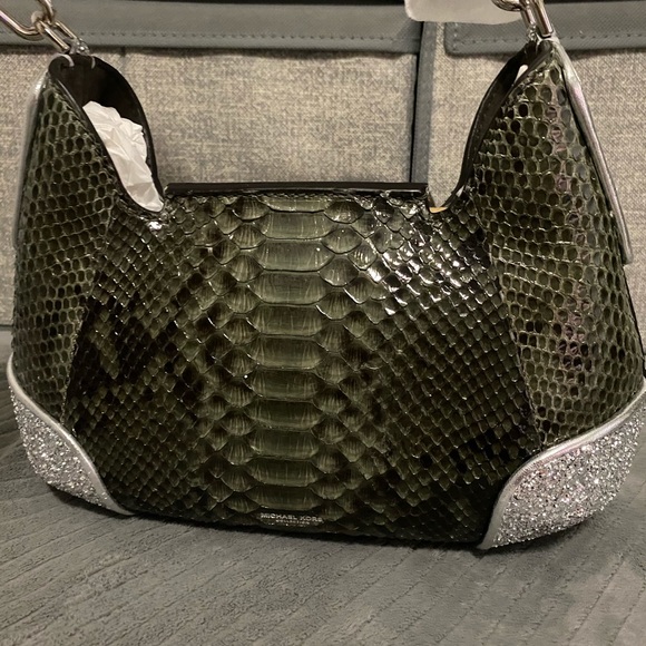 COPY - MKC Bancroft - Picture 2 of 7